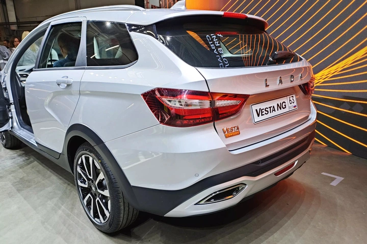 LADA VESTA CROSS/ SW CROSS 2017- боковое стекло зеленое, левое заднее кузовное от AGC
