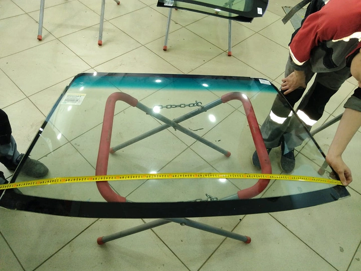 TOYOTA CORONA PREMIO S4 1996-2001-ветровое зеленое с синей полосой от XYG